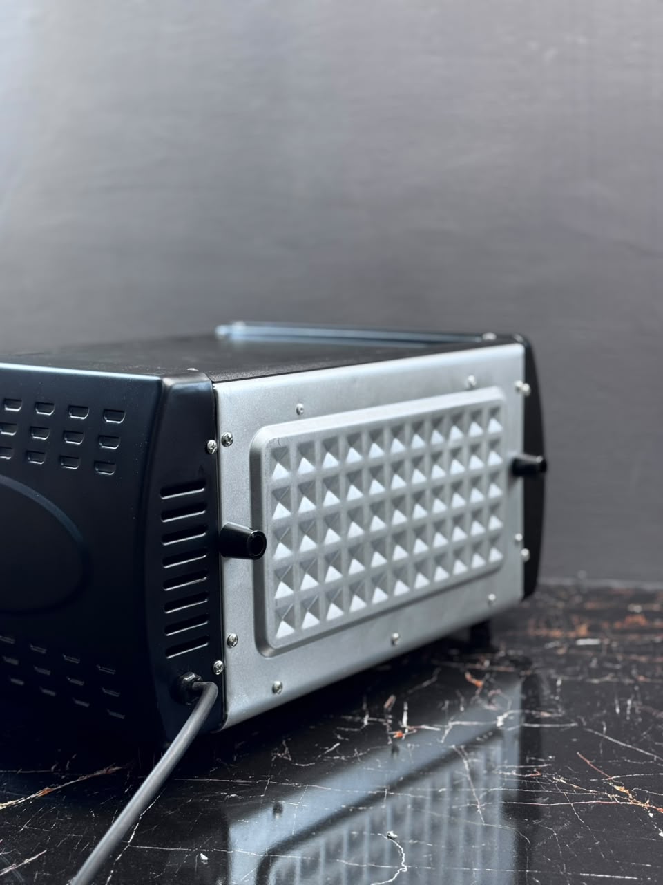 Electric Tandoor Oven Roti Maker 2100W 15L - heating plate close-up