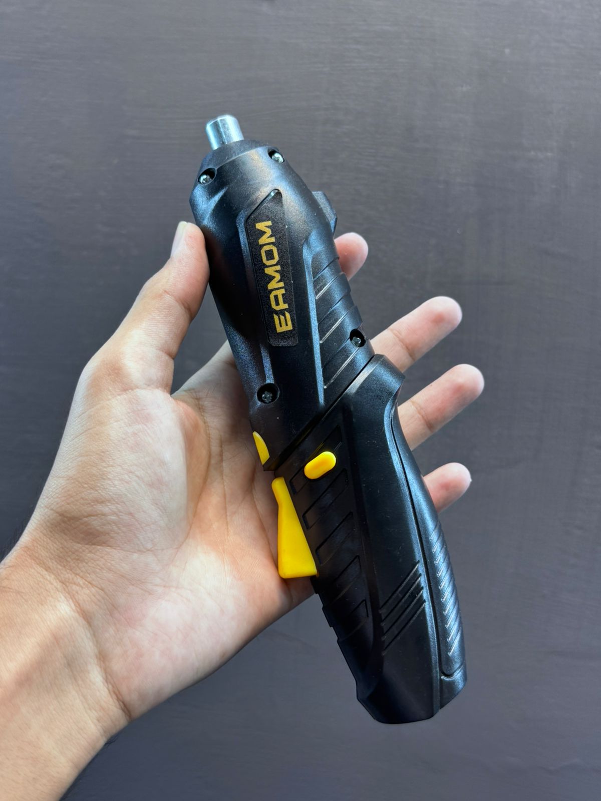 EAMOM cordless electric screwdriver and drill tool kit - in use